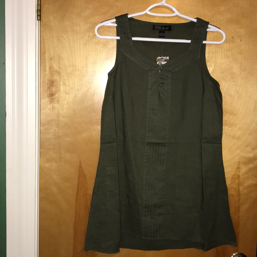 Final price NWT  Green no sleeve blouse